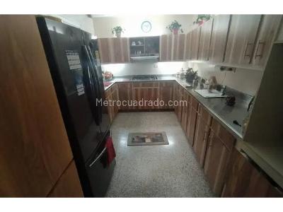 Casa de 4 alcobas en venta en La Castellana, Medellín, 306 m² · foto 8 de 17