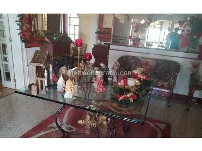 Casa de 4 alcobas en venta en La Castellana, Medellín, 306 m² · foto 12 de 17