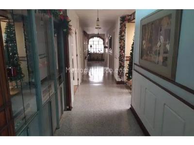 Casa de 4 alcobas en venta en La Castellana, Medellín, 306 m² · foto 13 de 17