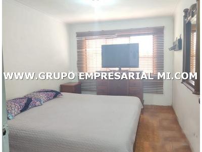 Casa de 4 alcobas en venta en La Castellana, Medellín, 252 m² · foto 13 de 18