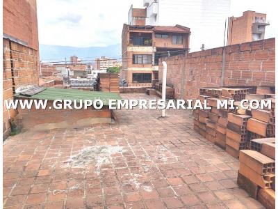 Casa de 4 alcobas en venta en La Castellana, Medellín, 252 m² · foto 17 de 18
