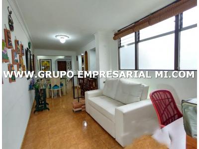 Casa de 4 alcobas en venta en La Castellana, Medellín, 252 m² · foto 2 de 18