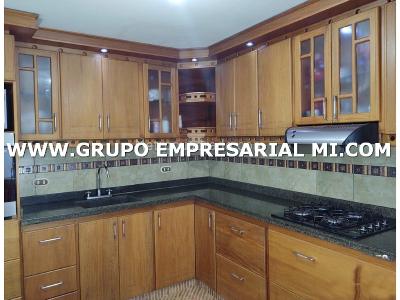 Casa de 4 alcobas en venta en La Castellana, Medellín, 252 m² · foto 6 de 18