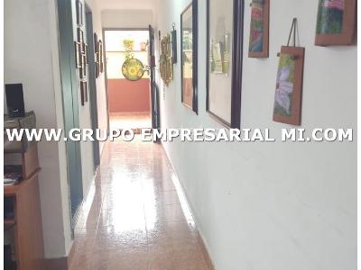 Casa de 4 alcobas en venta en La Castellana, Medellín, 252 m² · foto 9 de 18