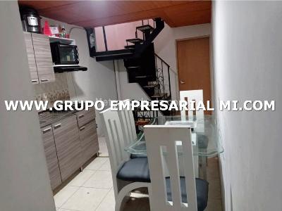 Casa de 5 alcobas en venta en Robledo, Medellín, 250 m² · foto 2 de 7
