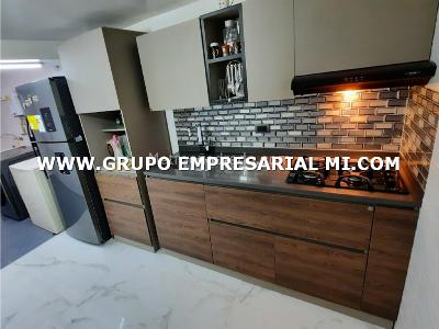 Casa en venta en Loma Linda, Itagüí · foto 2 de 8