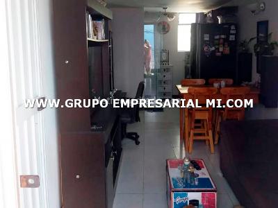 Casa de 5 alcobas en venta en Robledo, Medellín, 80 m² · foto 2 de 11
