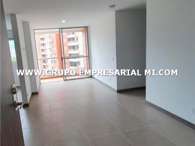Apartamento en venta en Itagui, Itagüí · foto 3 de 13