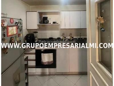 Apartamento de 3 alcobas en venta en Los Colores, Medellín, 70 m² · foto 3 de 12