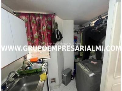 Apartamento de 3 alcobas en venta en Los Colores, Medellín, 70 m² · foto 4 de 12