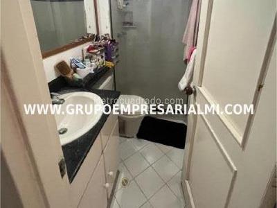 Apartamento de 3 alcobas en venta en Los Colores, Medellín, 70 m² · foto 5 de 12