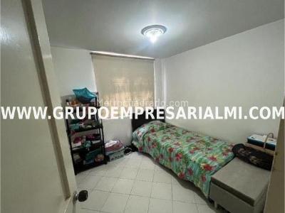 Apartamento de 3 alcobas en venta en Los Colores, Medellín, 70 m² · foto 10 de 12