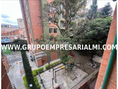 Apartamento de 3 alcobas en venta en Los Colores, Medellín, 70 m² · foto 11 de 12