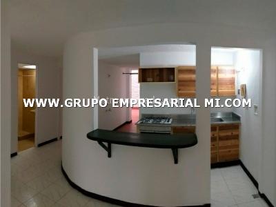 Apartamento en venta en Laureles, Medellín · foto 3 de 13