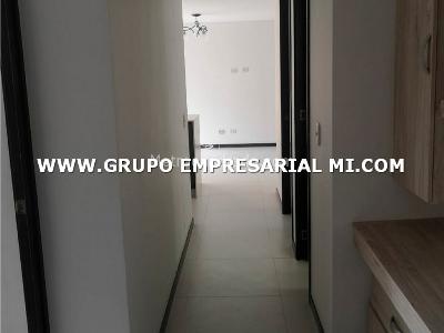 Apartamento de 3 alcobas en venta en Los Colores, Medellín, 75 m² · foto 2 de 9