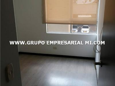 Apartamento de 3 alcobas en venta en Los Colores, Medellín, 75 m² · foto 6 de 9