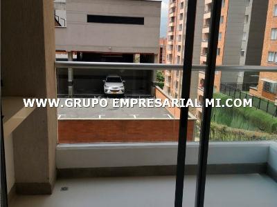 Apartamento de 3 alcobas en venta en Los Colores, Medellín, 75 m² · foto 9 de 9