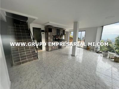 Casa de 3 alcobas en venta en San Cristobal, Medellín, 170 m² · foto 2 de 9