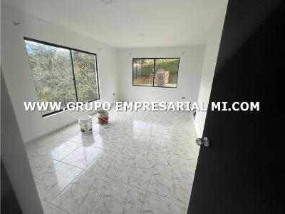 Casa de 3 alcobas en venta en San Cristobal, Medellín, 170 m² · foto 4 de 9