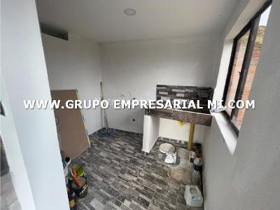 Casa de 3 alcobas en venta en San Cristobal, Medellín, 170 m² · foto 8 de 9
