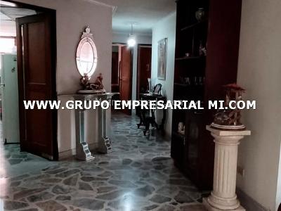 Apartamento de 4 alcobas en venta en Conquistadores, Medellín, 144 m² · foto 3 de 12