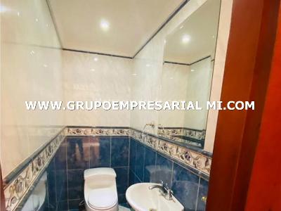 Casa de 5 alcobas en venta en Loma El Atravesado, Envigado, 209 m² · foto 10 de 12