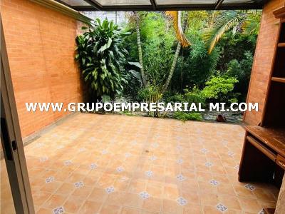 Casa de 5 alcobas en venta en Loma El Atravesado, Envigado, 209 m² · foto 12 de 12