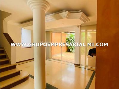 Casa de 5 alcobas en venta en Loma El Atravesado, Envigado, 209 m² · foto 4 de 12