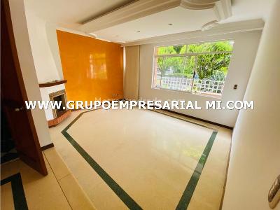 Casa de 5 alcobas en venta en Loma El Atravesado, Envigado, 209 m² · foto 5 de 12