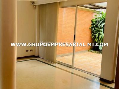 Casa de 5 alcobas en venta en Loma El Atravesado, Envigado, 209 m² · foto 7 de 12