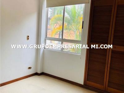 Casa de 5 alcobas en venta en Loma El Atravesado, Envigado, 209 m² · foto 8 de 12