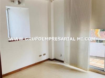 Casa de 5 alcobas en venta en Loma El Atravesado, Envigado, 209 m² · foto 9 de 12