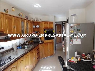Apartamento de 4 alcobas en venta en Laureles, Medellín, 320 m² · foto 2 de 11