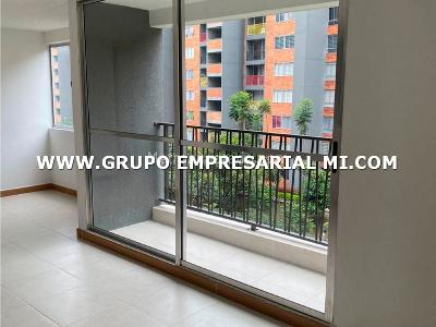 Apartamento de 2 alcobas en venta en Alicate, Itagüí, 56 m² · foto 3 de 18