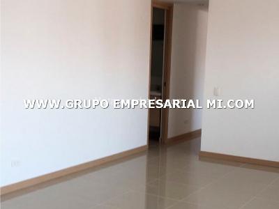 Apartamento de 3 alcobas en venta en Tres Esquinas, Sabaneta, 80 m² · foto 2 de 8