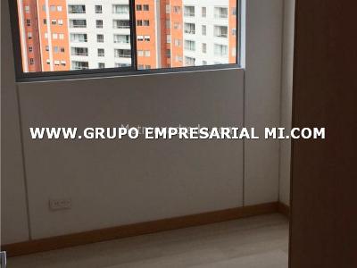 Apartamento de 3 alcobas en venta en Tres Esquinas, Sabaneta, 80 m² · foto 5 de 8