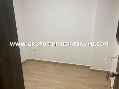 Apartamento de 2 alcobas en venta en Cabañas, Bello, 80 m² · foto 4 de 7
