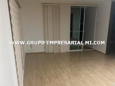 Apartamento de 2 alcobas en venta en Cabañas, Bello, 80 m² · foto 2 de 7