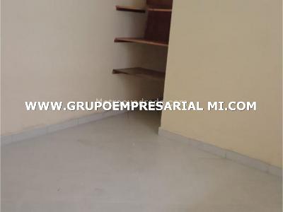 Casa de 5 alcobas en arriendo en El Salvador, Medellín, 120 m² · foto 2 de 10