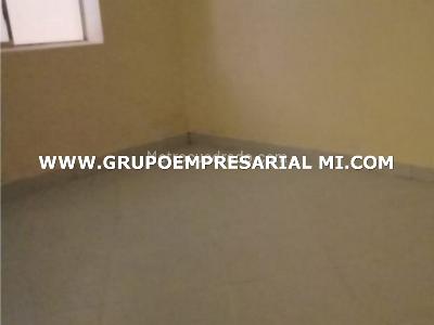 Casa de 5 alcobas en arriendo en El Salvador, Medellín, 120 m² · foto 4 de 10
