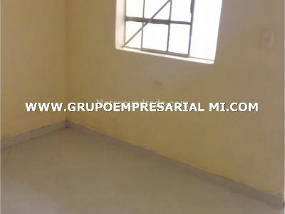 Casa de 5 alcobas en arriendo en El Salvador, Medellín, 120 m² · foto 5 de 10