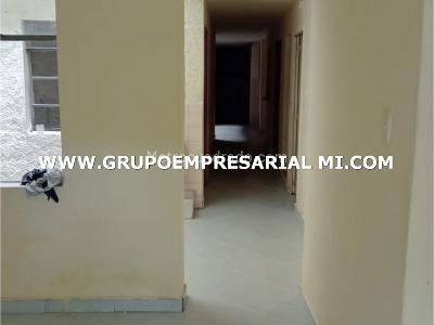 Casa de 5 alcobas en arriendo en El Salvador, Medellín, 120 m² · foto 7 de 10