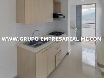 Apartamento de 3 alcobas en venta en Cabañas, Bello, 74 m² · foto 2 de 14