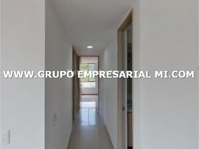 Apartamento de 3 alcobas en venta en Cabañas, Bello, 74 m² · foto 5 de 14