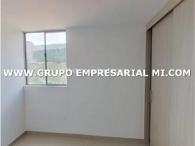 Apartamento de 3 alcobas en venta en Cabañas, Bello, 74 m² · foto 6 de 14