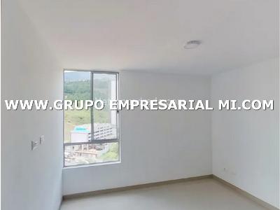 Apartamento de 3 alcobas en venta en Cabañas, Bello, 74 m² · foto 10 de 14