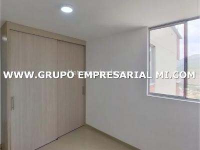 Apartamento de 3 alcobas en venta en Cabañas, Bello, 74 m² · foto 11 de 14