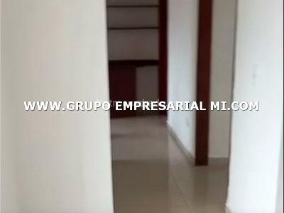 Apartamento en venta en Los Alcazares, Medellín · foto 3 de 10