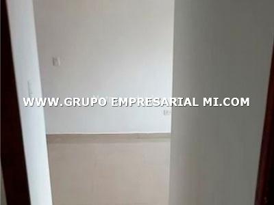 Apartamento en venta en Los Alcazares, Medellín · foto 4 de 10