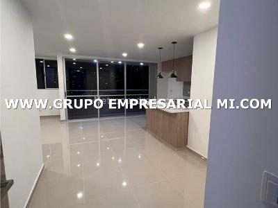 Apartamento de 2 alcobas en venta en Itagui, Itagüí, 73 m² · foto 2 de 20